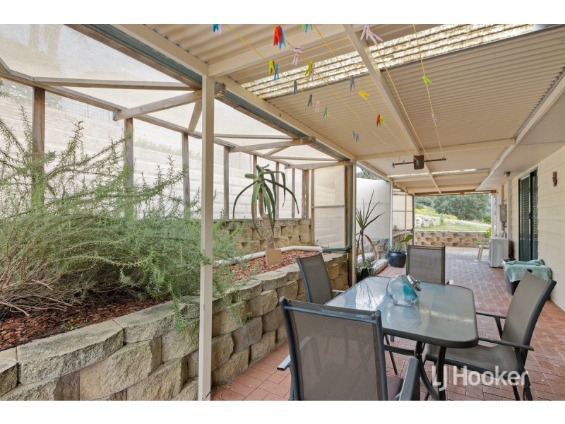 4 University Close, College Grove WA 6230