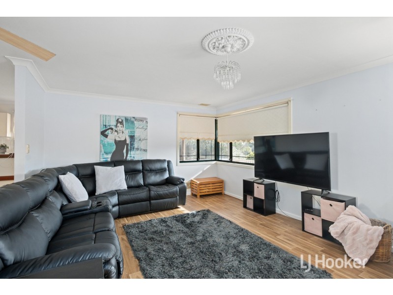 4 University Close, College Grove WA 6230