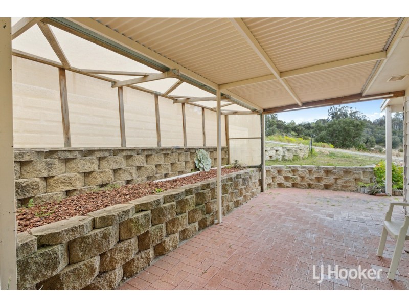 4 University Close, College Grove WA 6230