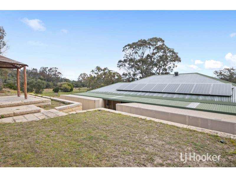 4 University Close, College Grove WA 6230