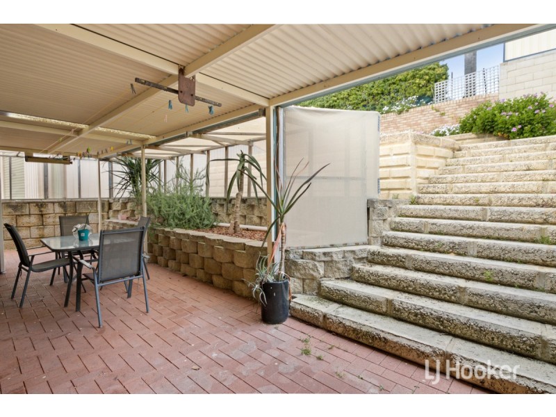 4 University Close, College Grove WA 6230