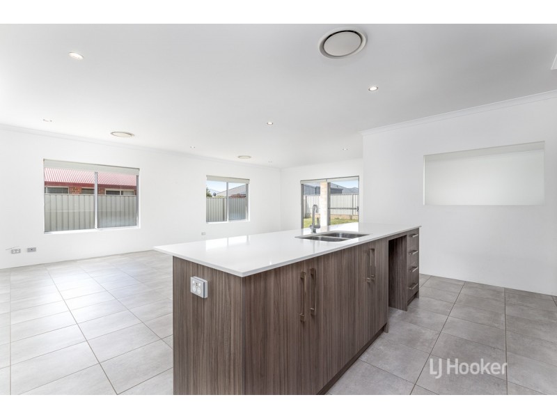 81 The Boulevard, Australind WA 6233