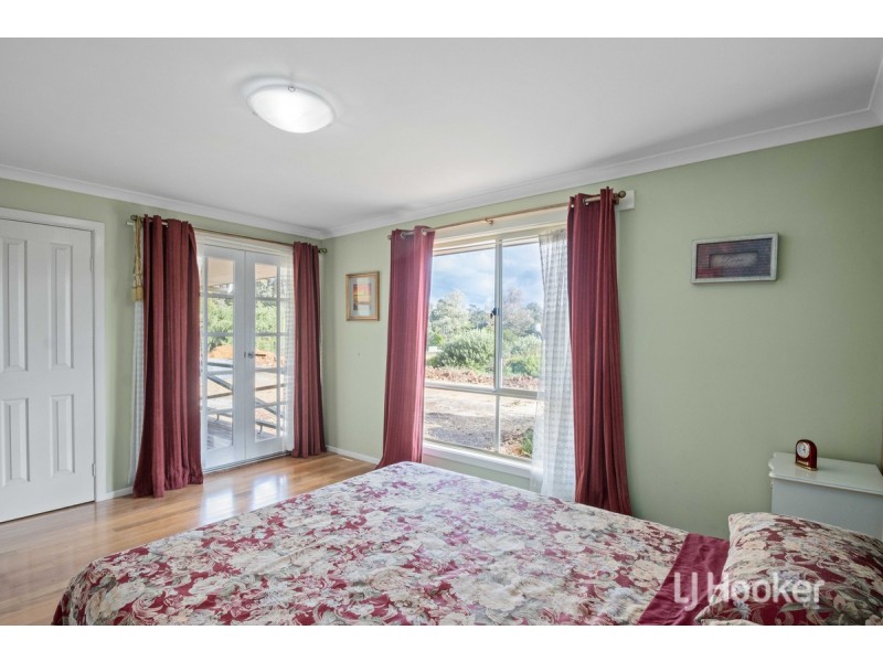 24 Dudley Street, Collie Burn WA 6225