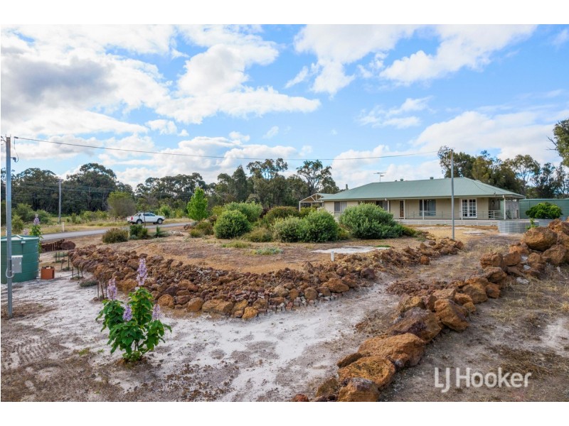 24 Dudley Street, Collie Burn WA 6225