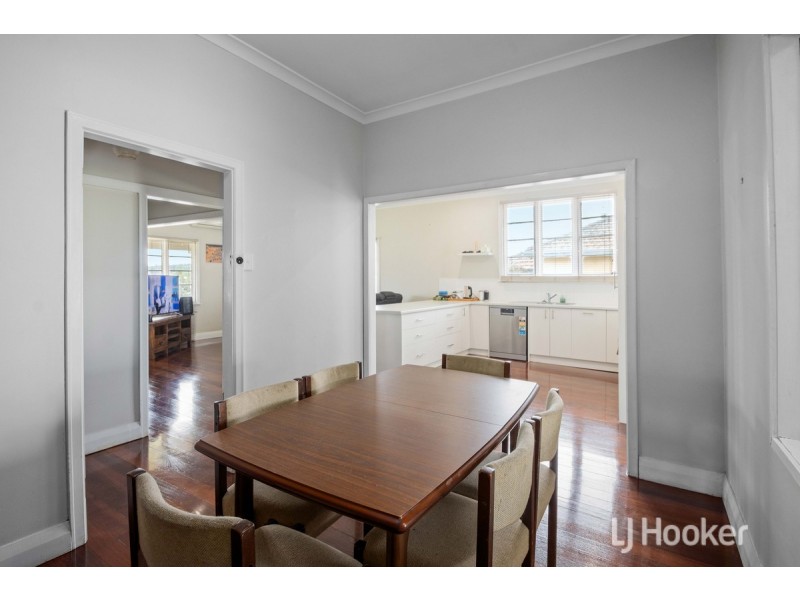 11 Deakin Street, Collie WA 6225