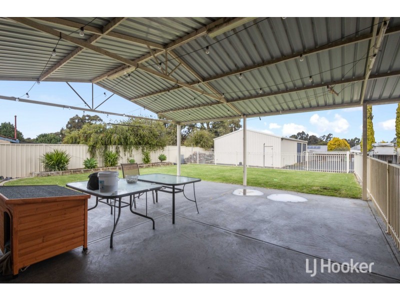 11 Deakin Street, Collie WA 6225