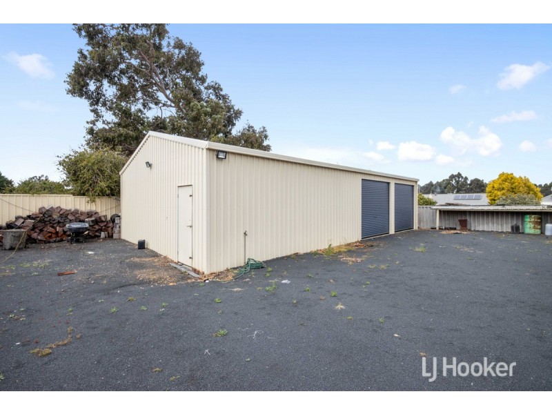 11 Deakin Street, Collie WA 6225