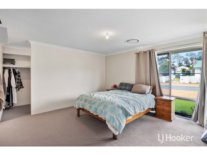 10 Irwin Street, Collie WA 6225