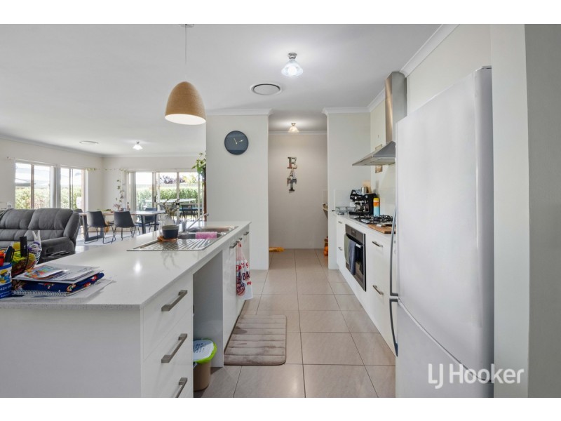 71 Hazelgrove Crescent, Millbridge WA 6232