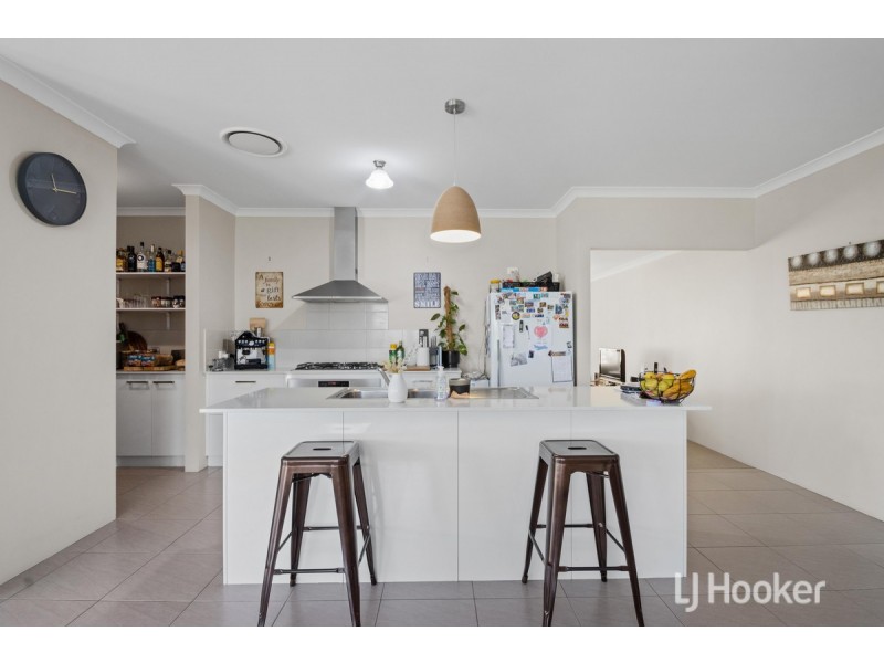 71 Hazelgrove Crescent, Millbridge WA 6232