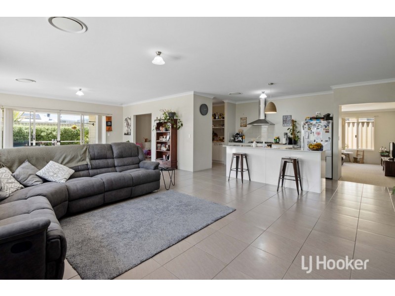 71 Hazelgrove Crescent, Millbridge WA 6232