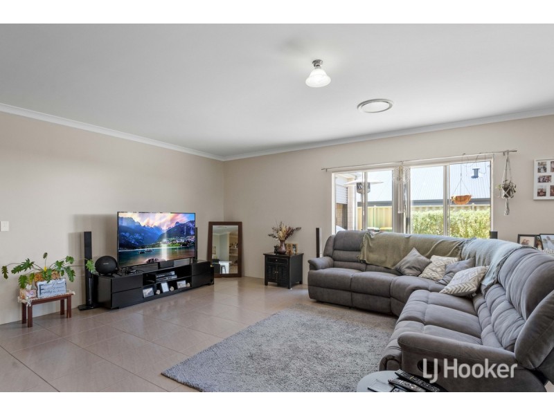 71 Hazelgrove Crescent, Millbridge WA 6232