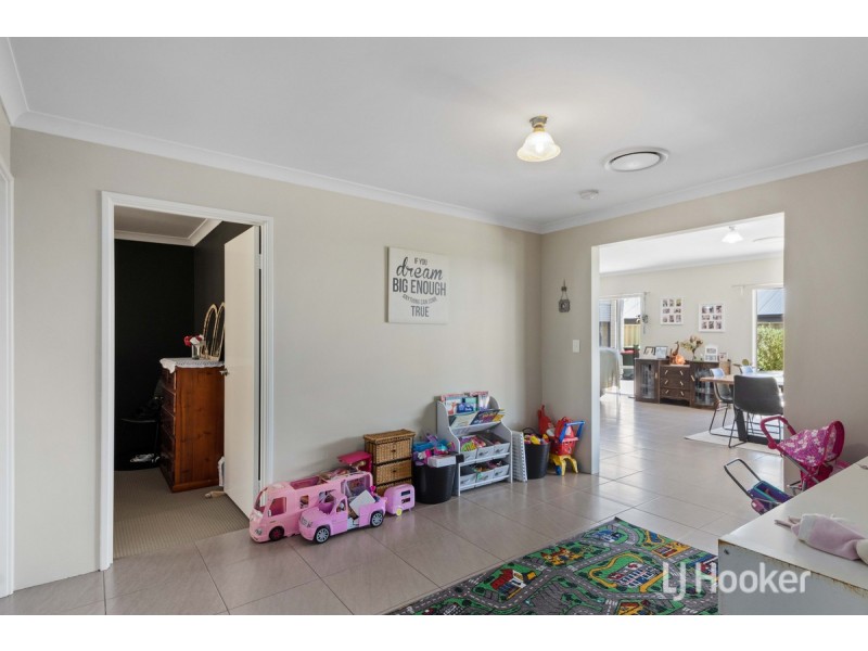 71 Hazelgrove Crescent, Millbridge WA 6232