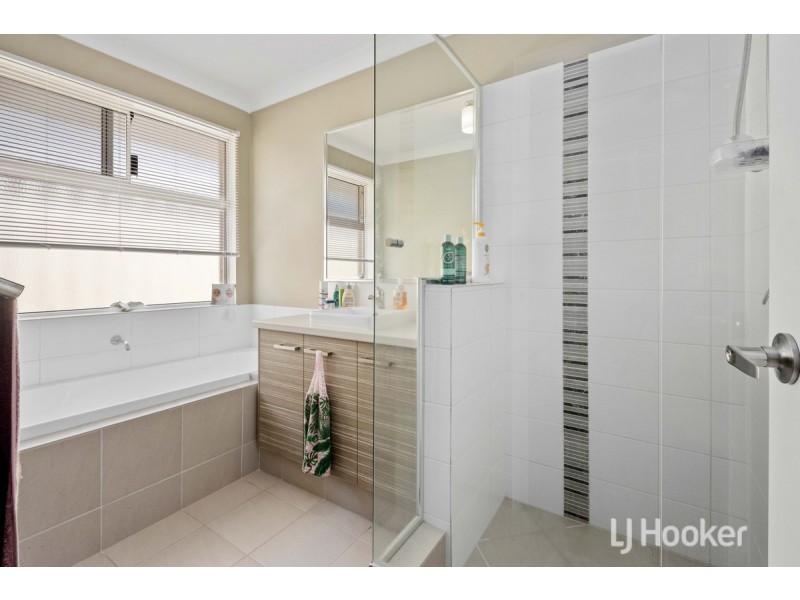 71 Hazelgrove Crescent, Millbridge WA 6232