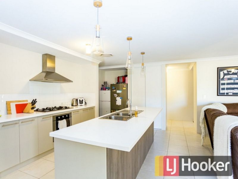 22 Hazelgrove Crescent, Millbridge WA 6232