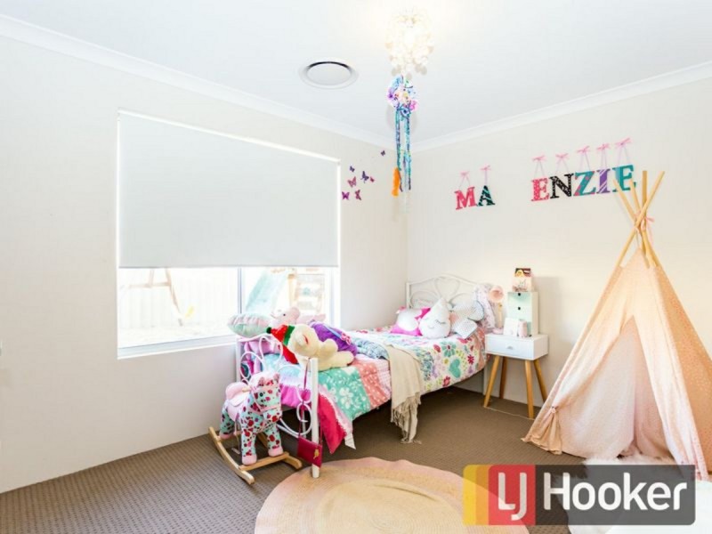 22 Hazelgrove Crescent, Millbridge WA 6232