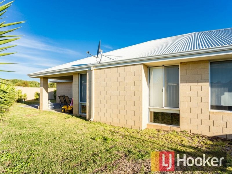 22 Hazelgrove Crescent, Millbridge WA 6232