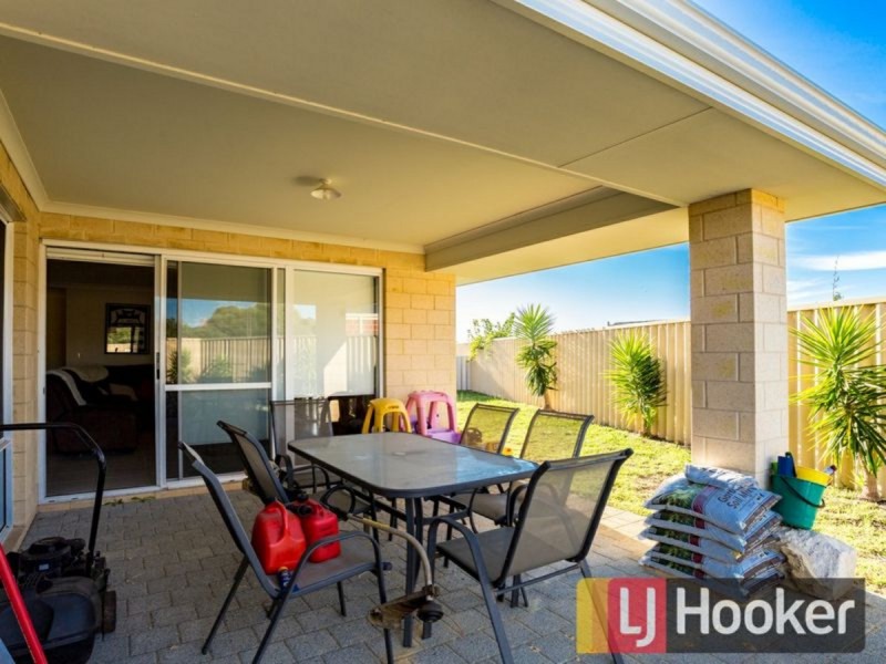 22 Hazelgrove Crescent, Millbridge WA 6232