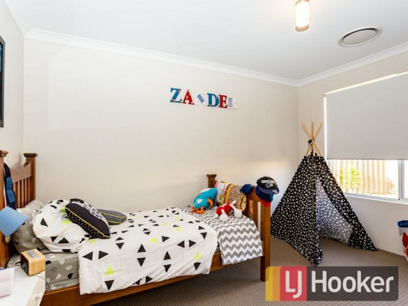 22 Hazelgrove Crescent, Millbridge WA 6232