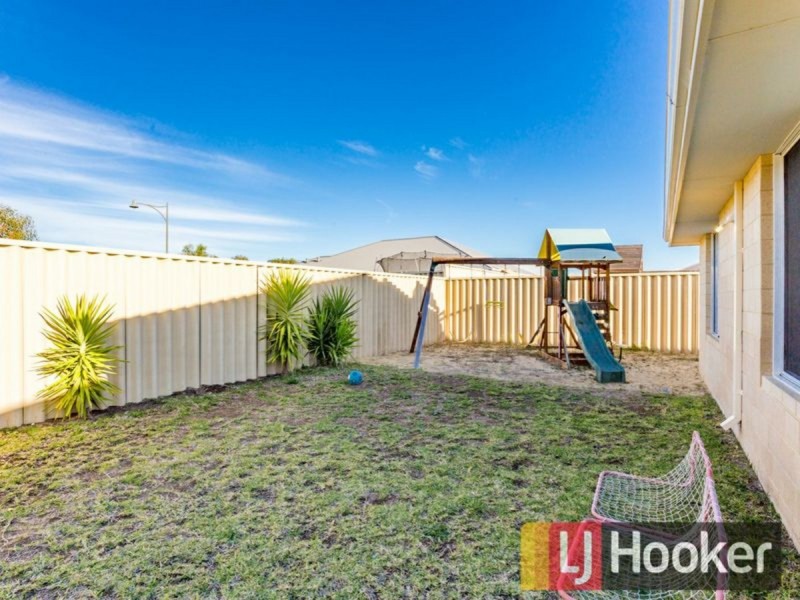 22 Hazelgrove Crescent, Millbridge WA 6232