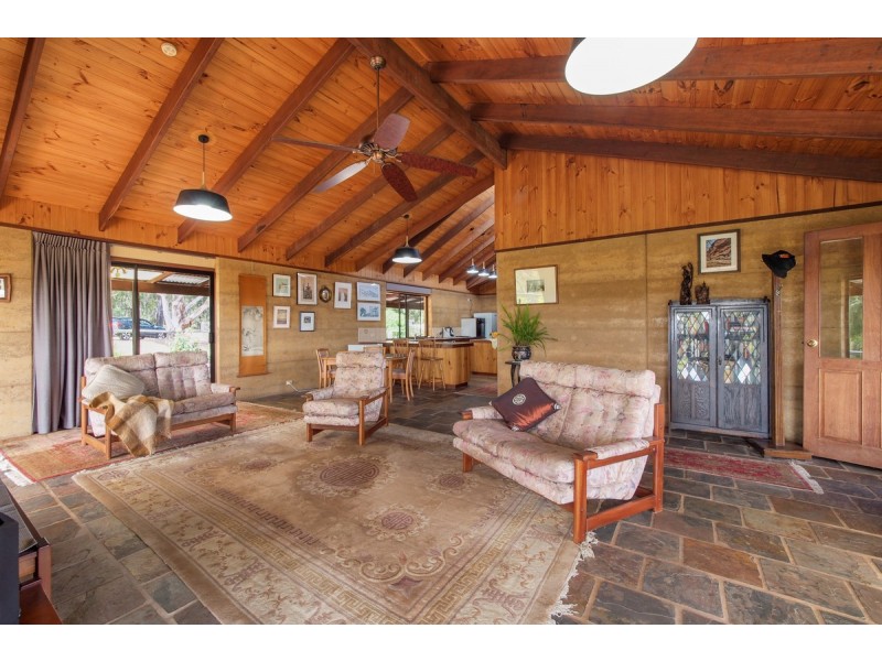 62 Rinns Road, Nannup WA 6275