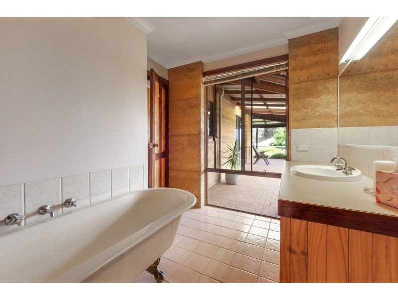 62 Rinns Road, Nannup WA 6275