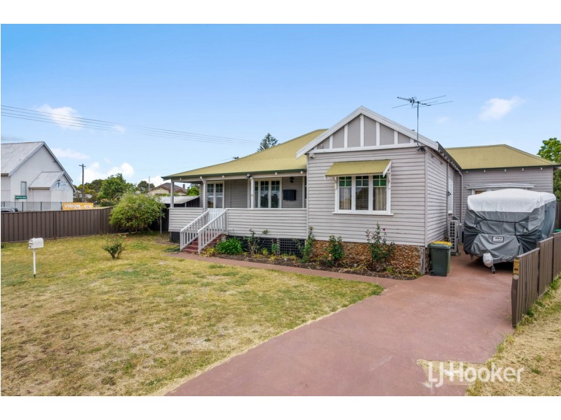 68 Deakin Street, Collie WA 6225