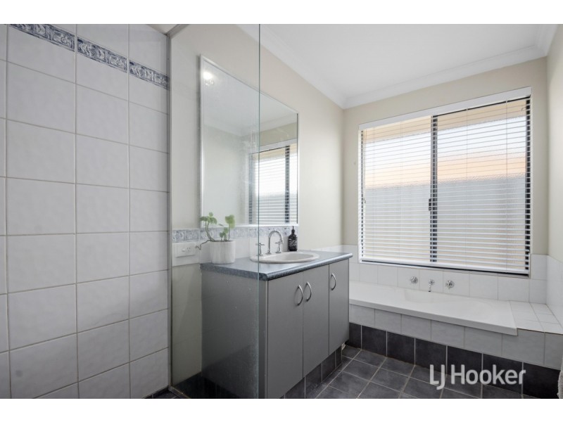 8 Grandite Fairway, Australind WA 6233