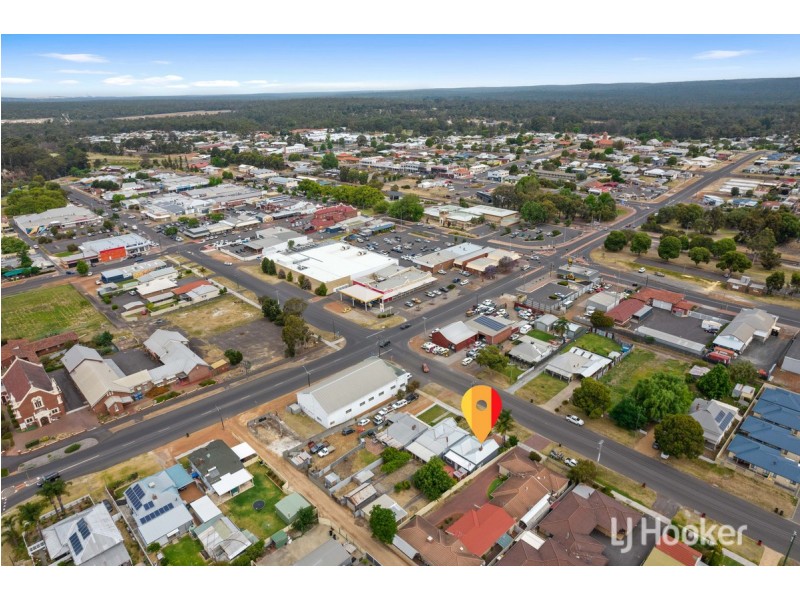72 Johnston Street, Collie WA 6225