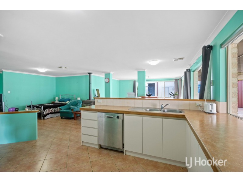 33 Barton Drive, Australind WA 6233