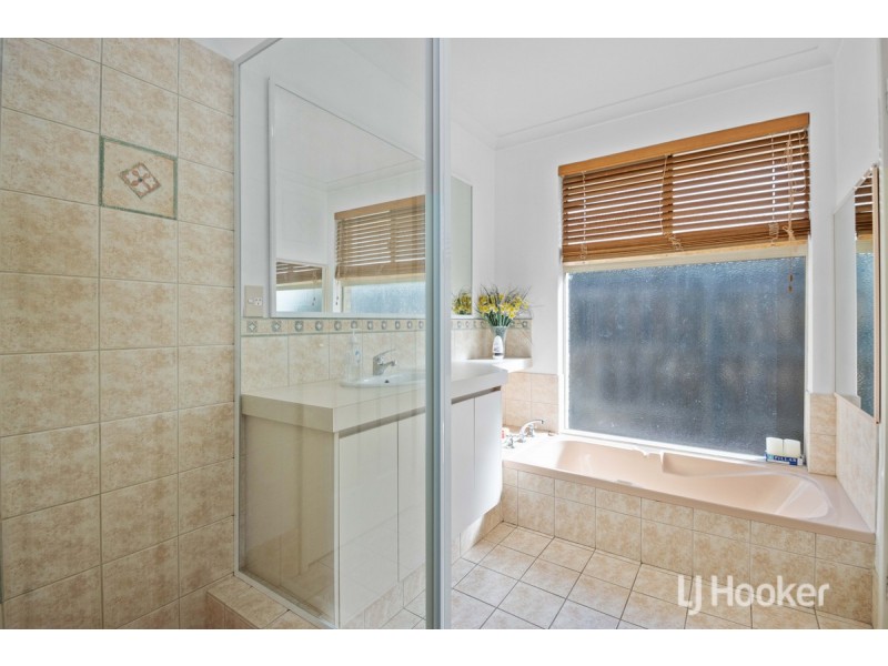 33 Barton Drive, Australind WA 6233