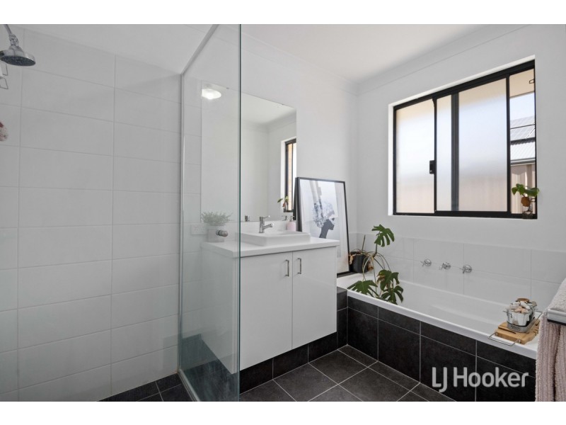 8 Galah Way, Australind WA 6233