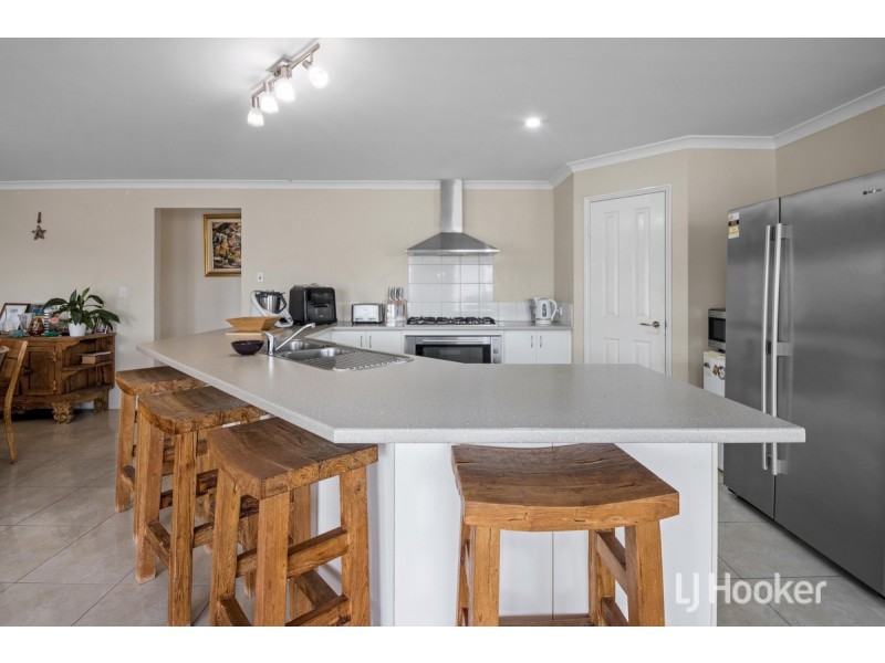 11 Wellington Boulevard, Collie WA 6225