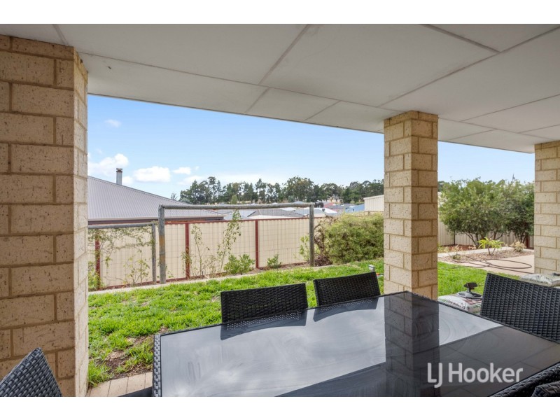 11 Wellington Boulevard, Collie WA 6225
