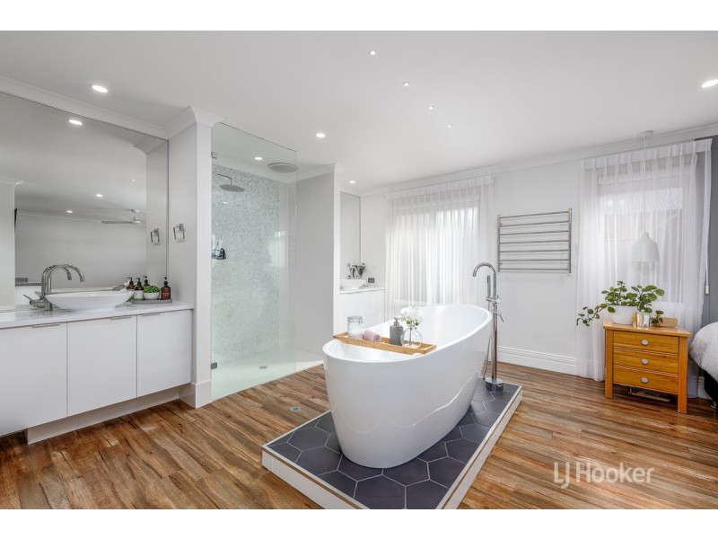 10 Ammolite Way, Australind WA 6233