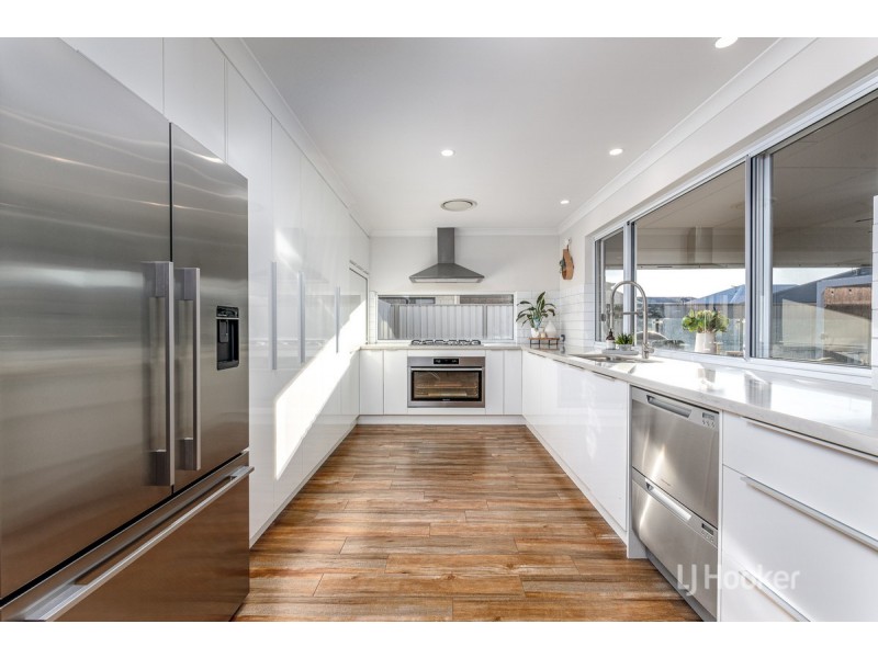 10 Ammolite Way, Australind WA 6233