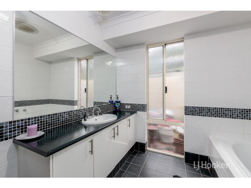7 Hyandra Court, Millbridge WA 6232