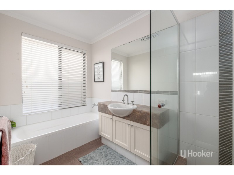 17 Grandite Fairway, Australind WA 6233