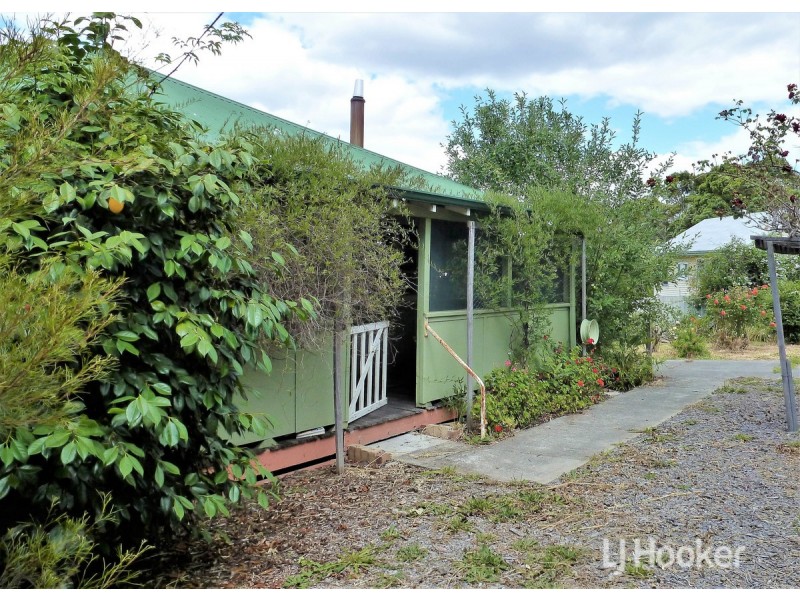 18 Caulfield Street, Collie WA 6225