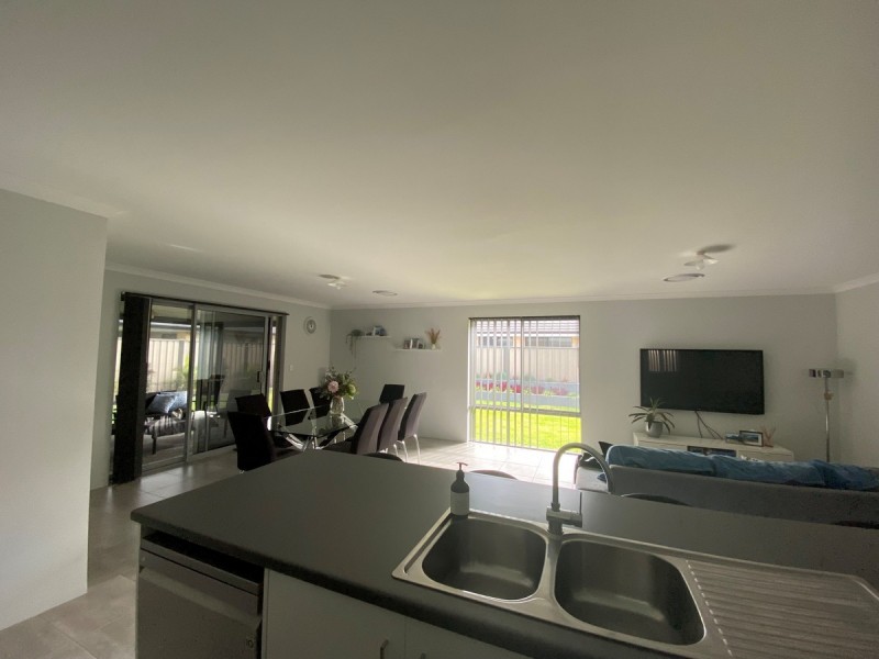 4 Groundlark Road, Australind WA 6233