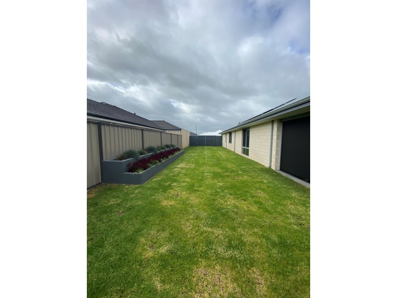 4 Groundlark Road, Australind WA 6233