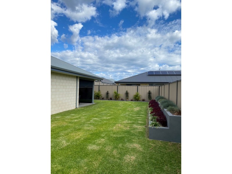 4 Groundlark Road, Australind WA 6233