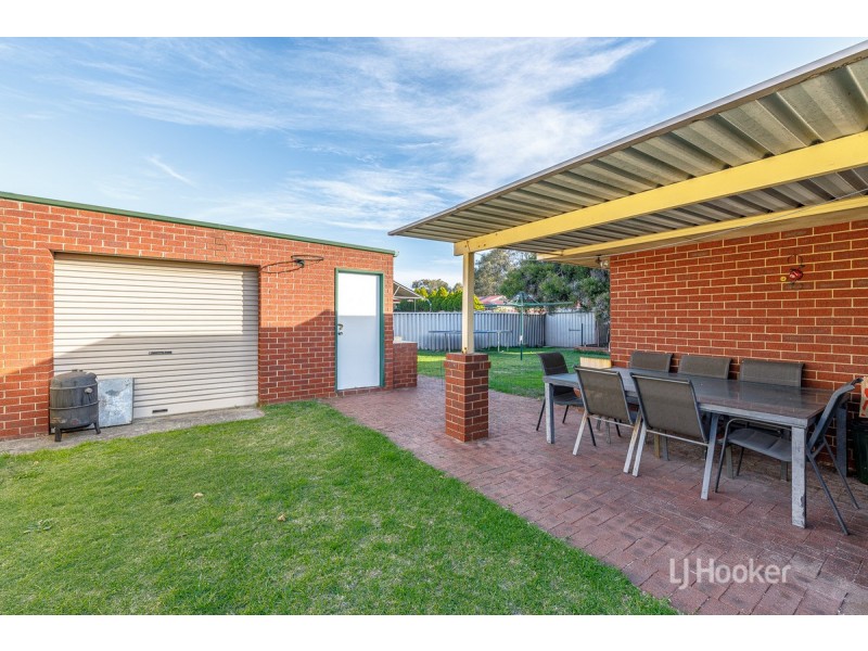 27 Lofthouse Avenue, Eaton WA 6232