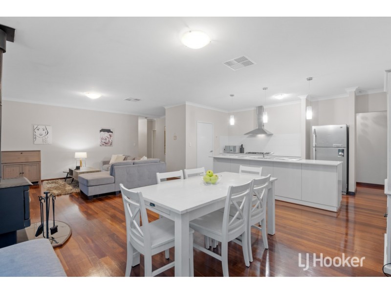 16 Robinia Rise, Collie WA 6225