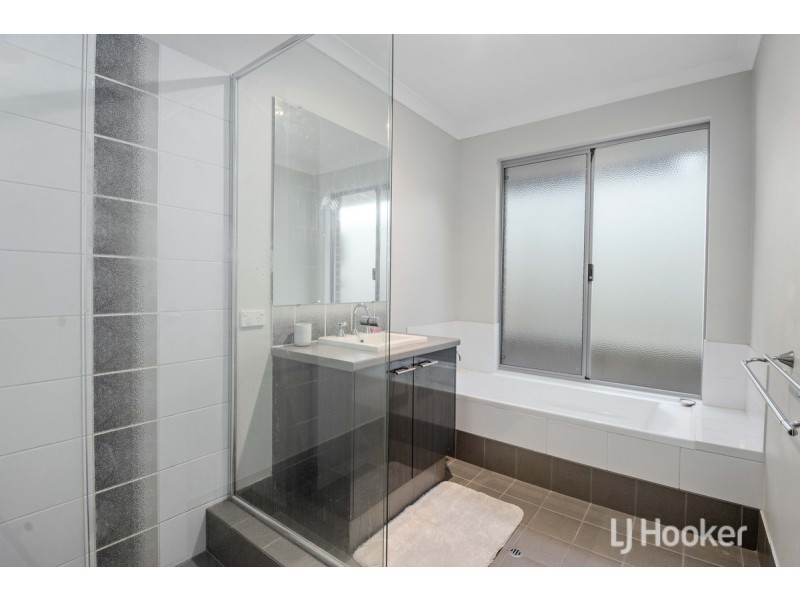 16 Robinia Rise, Collie WA 6225