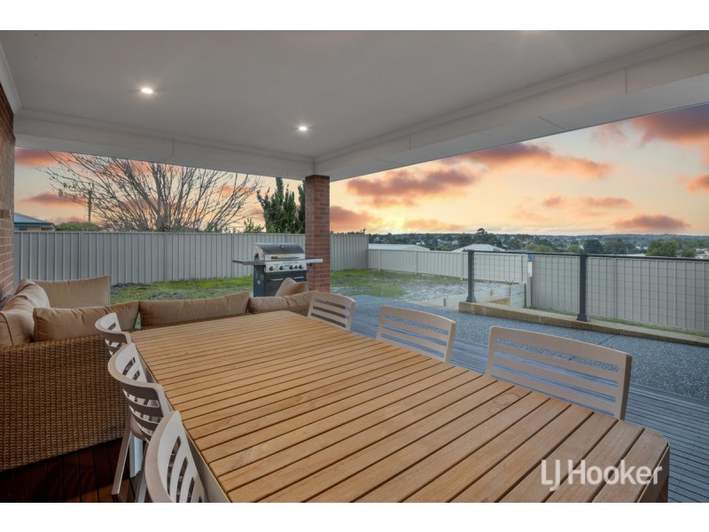 16 Robinia Rise, Collie WA 6225