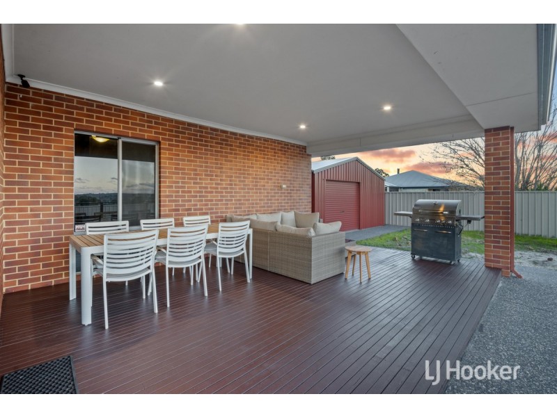 16 Robinia Rise, Collie WA 6225