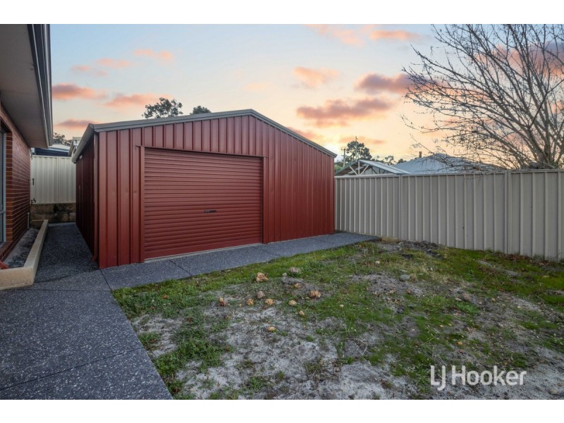 16 Robinia Rise, Collie WA 6225