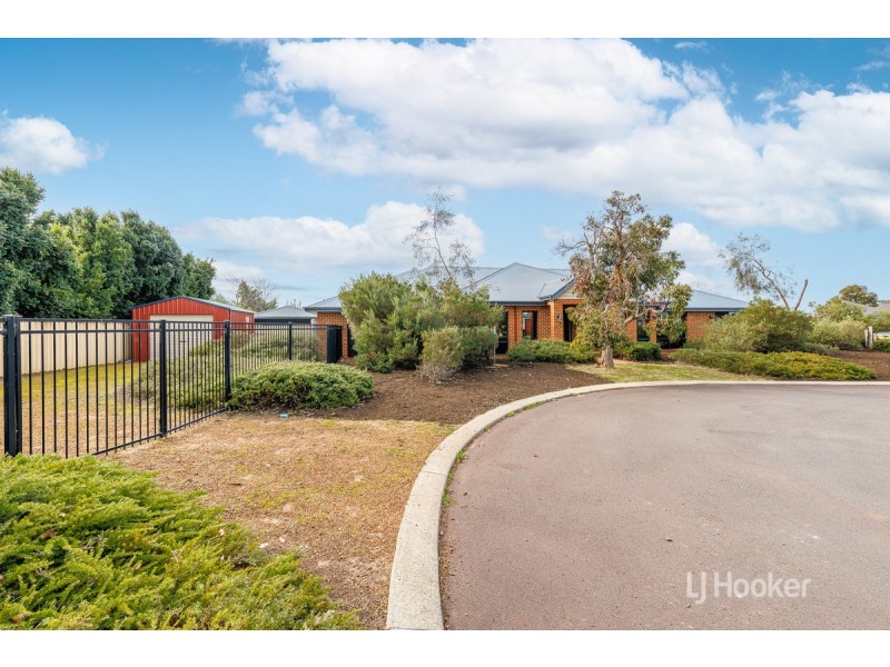 8 Clarence Crescent, Millbridge WA 6232