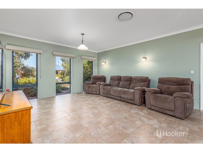 8 Clarence Crescent, Millbridge WA 6232